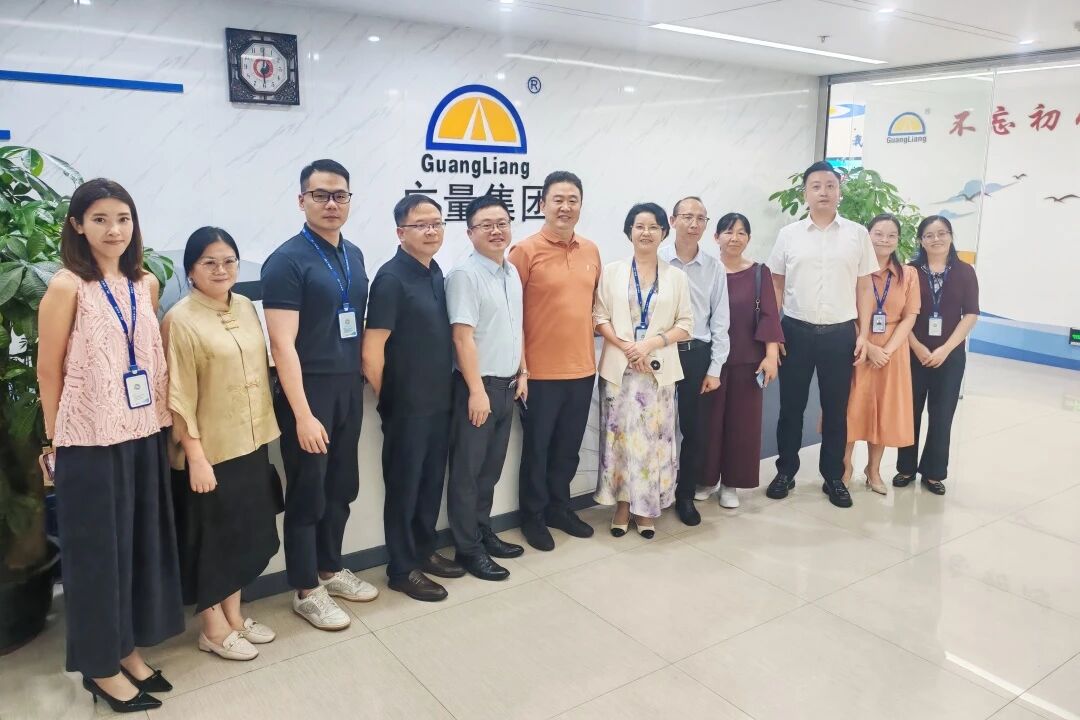尊龙凯时人生就是搏集团丨贵州大数据局向导莅临旅行，，共探实景三维+数据要素资产化驱动的AI融合生长