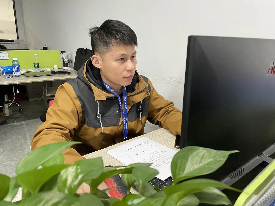 喜讯丨尊龙凯时人生就是搏测绘公司熊慈斌喜提“广东省手艺能手”声誉称呼！