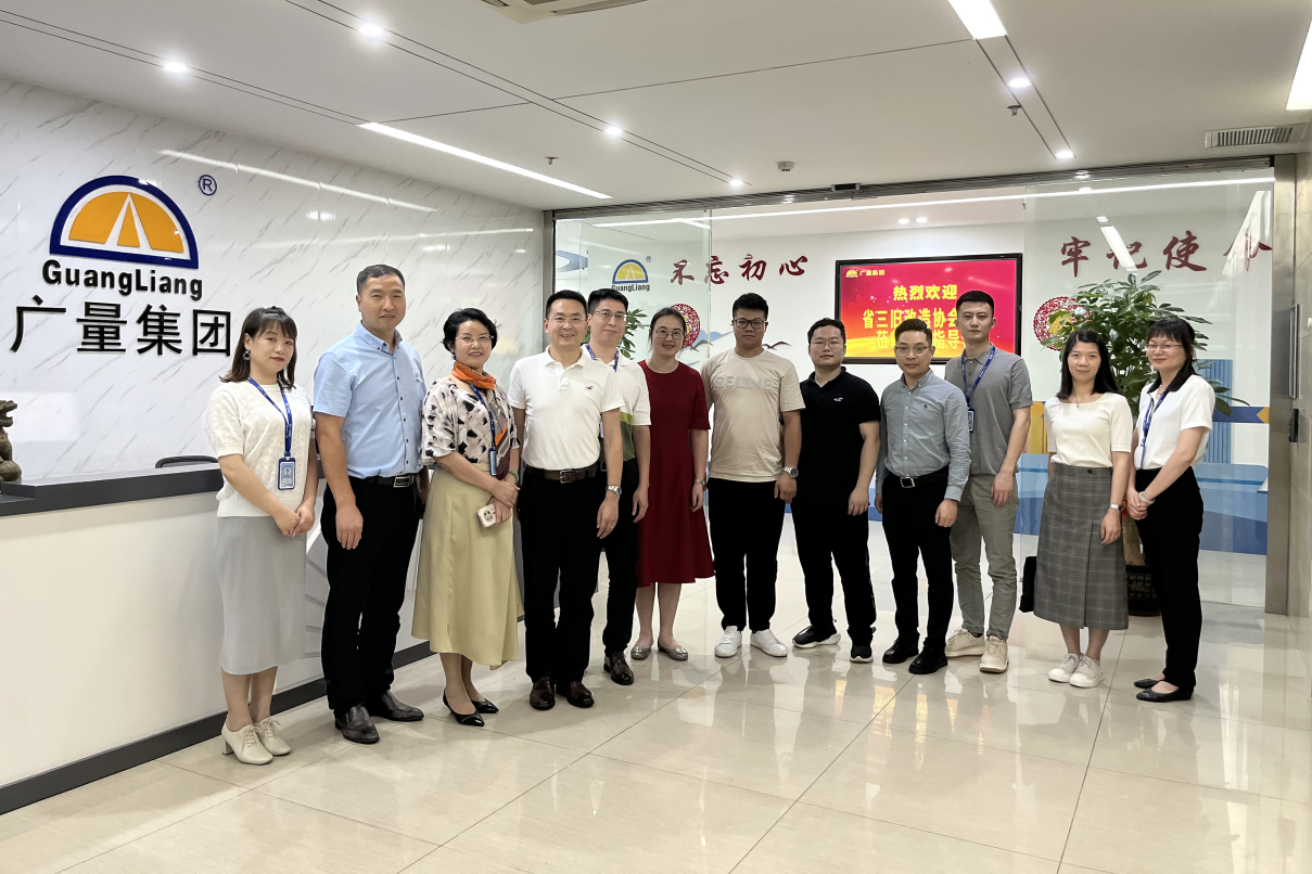 广东省三旧刷新协会秘书长田灼烁一行走访调研尊龙凯时人生就是搏集团