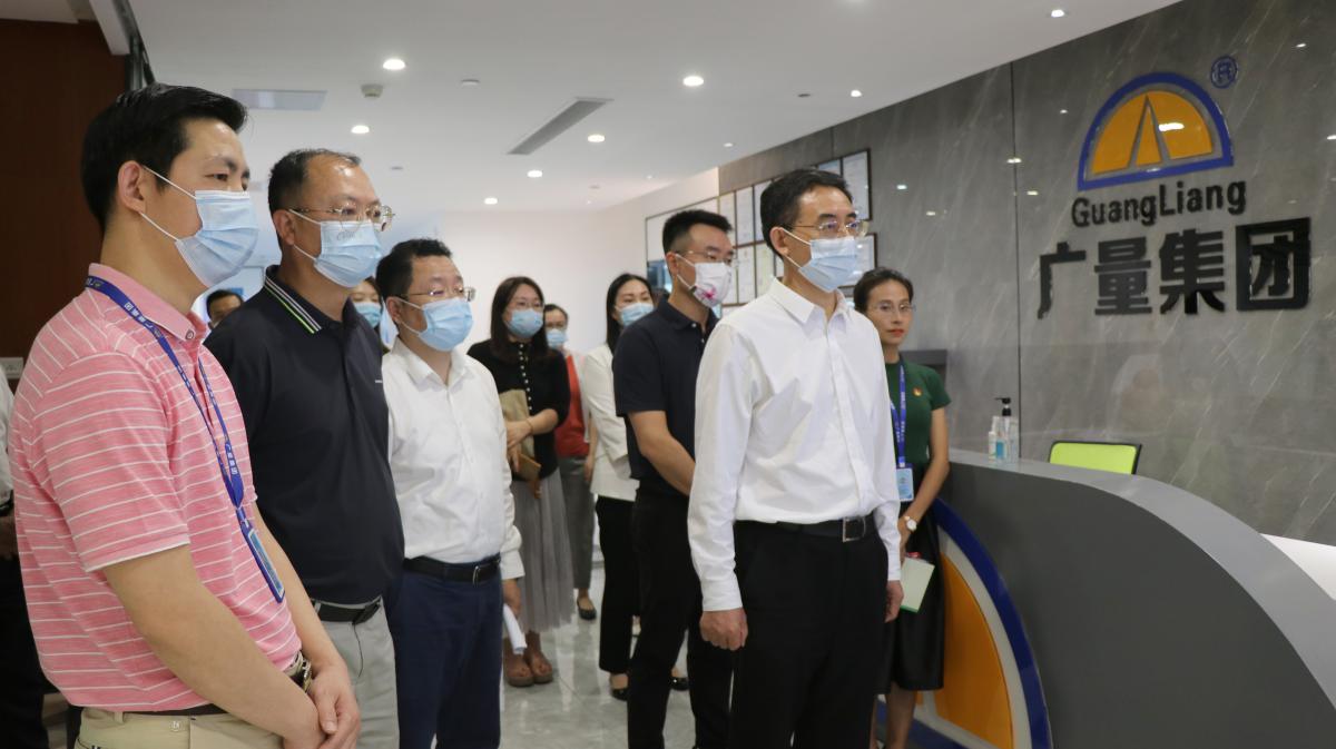 东莞市人大常委会潘新潮副主任莅临尊龙凯时人生就是搏集团调研
