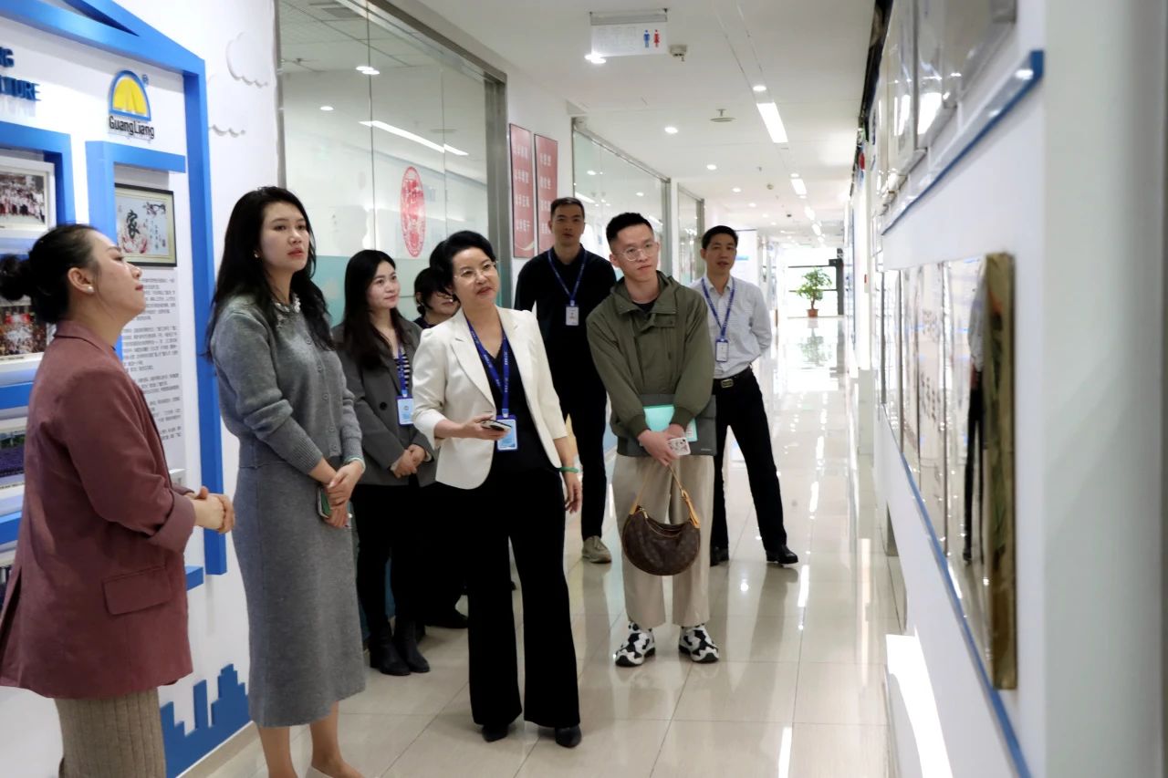 东莞市都会更新协会向导一行莅临尊龙凯时人生就是搏集团旅行交流