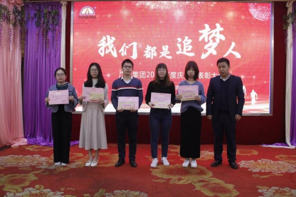 一名党员，，，，就是一面鲜红的旌旗
